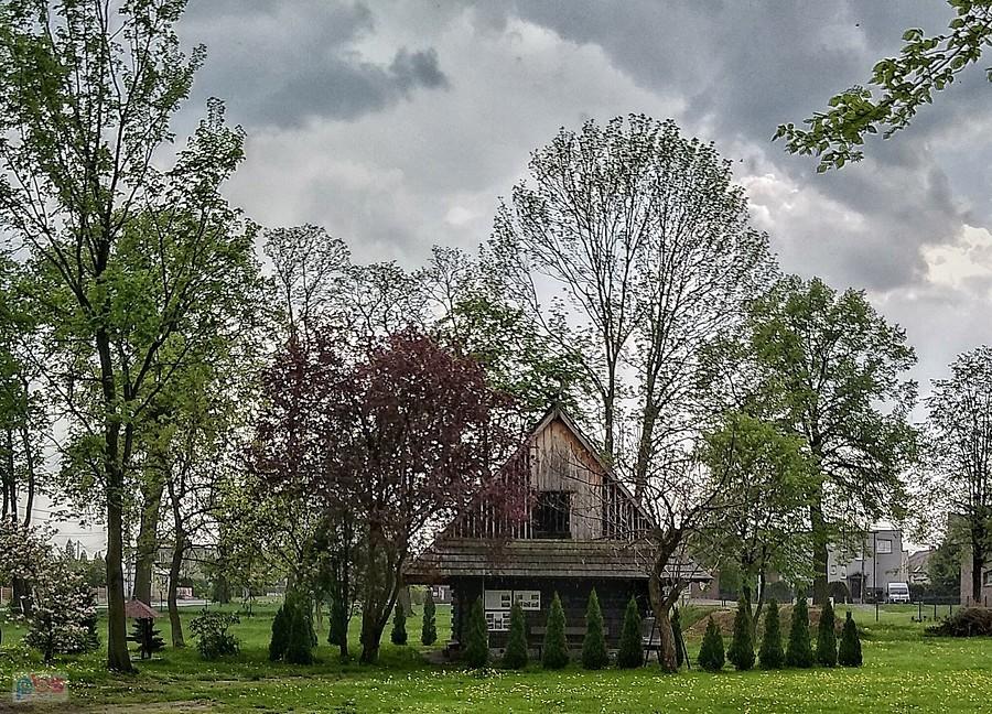 Przyszowice - drewniany spichlerz plebański z 1829 roku - szkoda, że nie ma w tej chwili tam dostępu