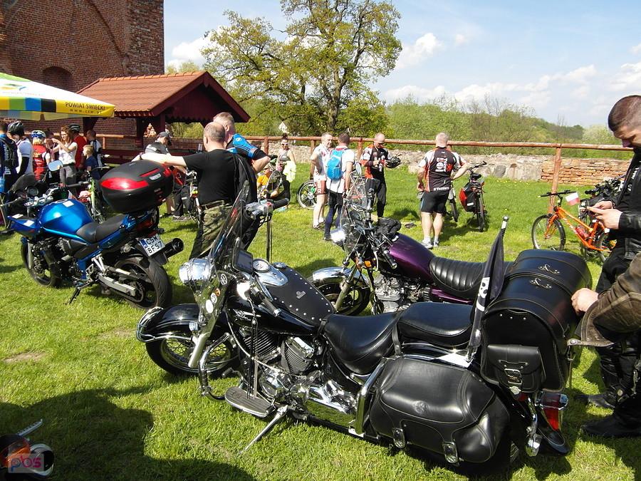 Zlot motorów na dziedzińcu zamku w Świeciu