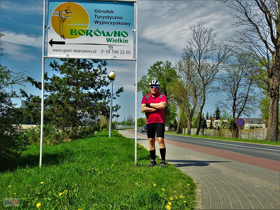 Wjazd do ośrodka wczasowego.