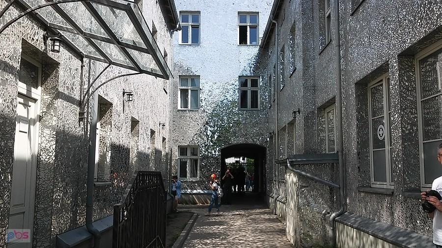 Lustrzana oficyna