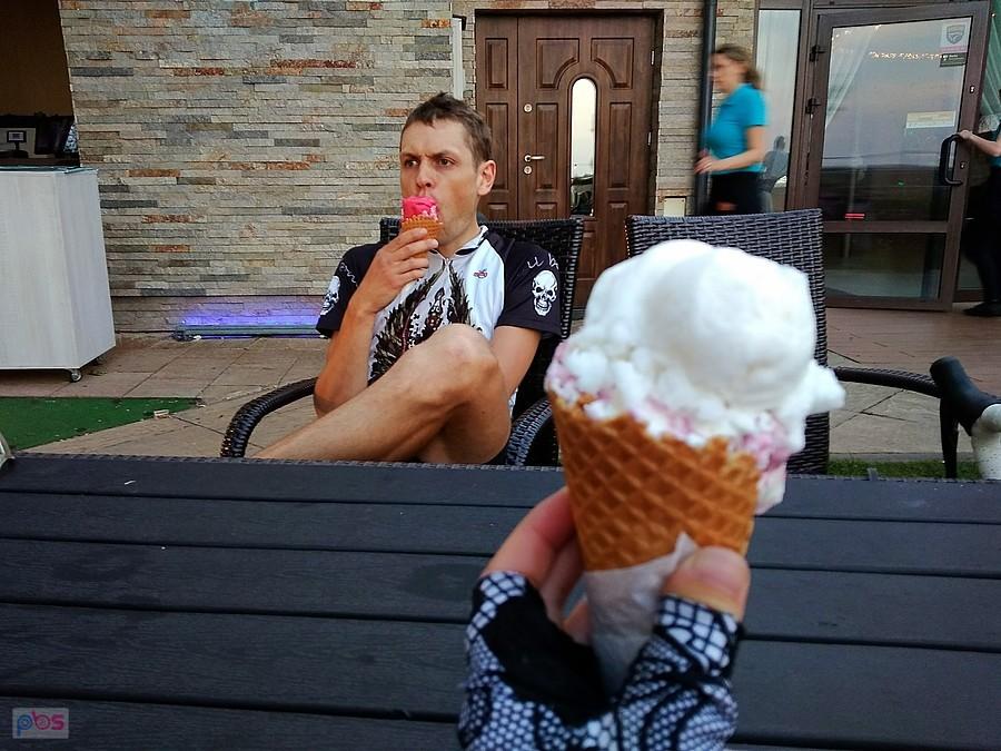 Ostro zajadam lody