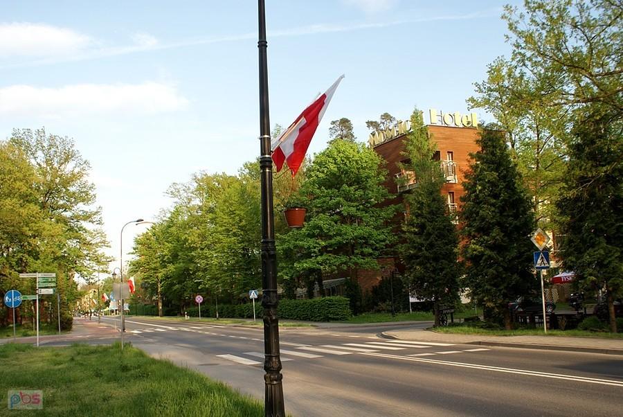 Spała oflagowana, Tomaszów z resztą także - jak nigdy dotąd