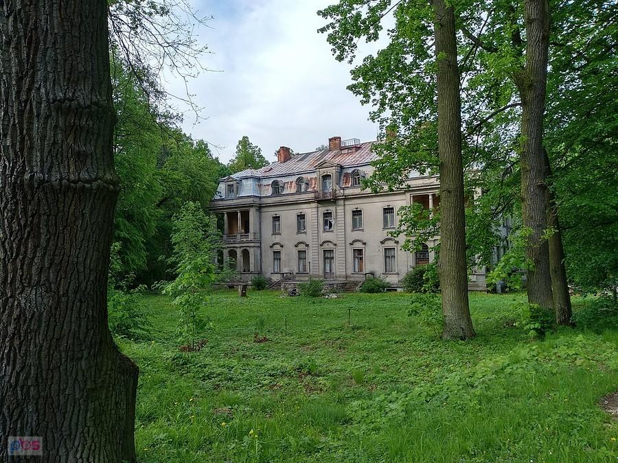 Pałac od strony parku