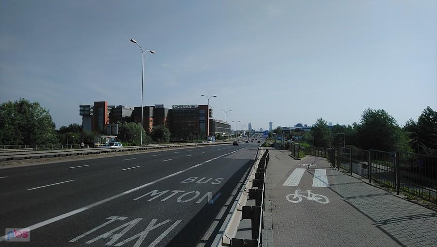 Widok w tym miejscu niespotykany, prawie nie widać samochodów!
