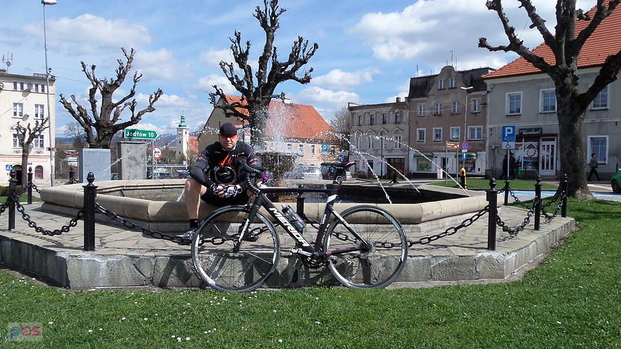 Międzylesie i fontanna na odpoczynek