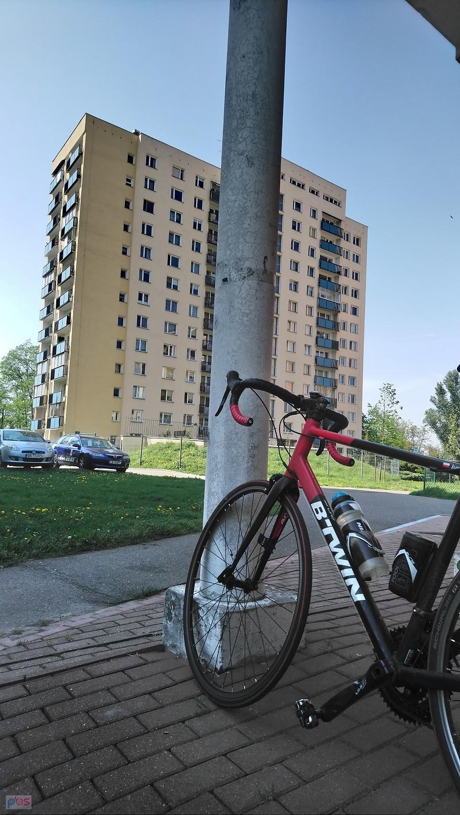 Uzupełnianie bidonu wodą oligoceńską