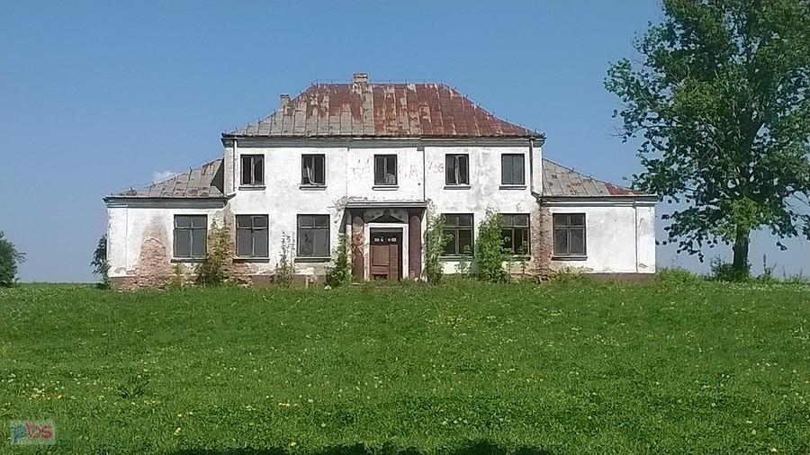 Pałac/Dwór we wsi Zawadka