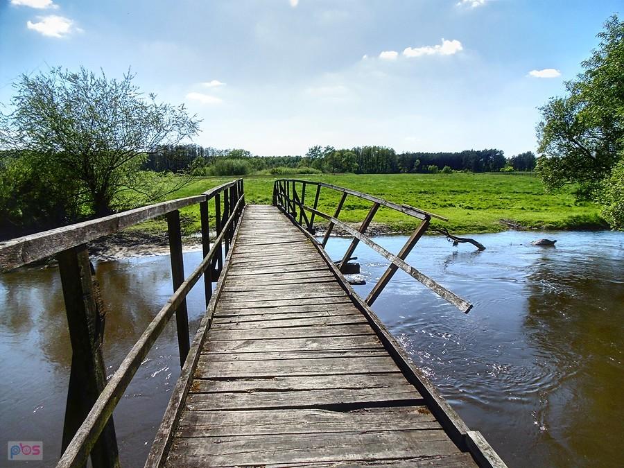 to chyba ostatnie chwile drewnianej kładki nad Iną w Rogowie