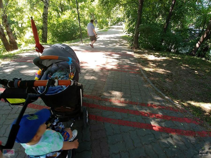Pasy "zwalniające" przed schodami.