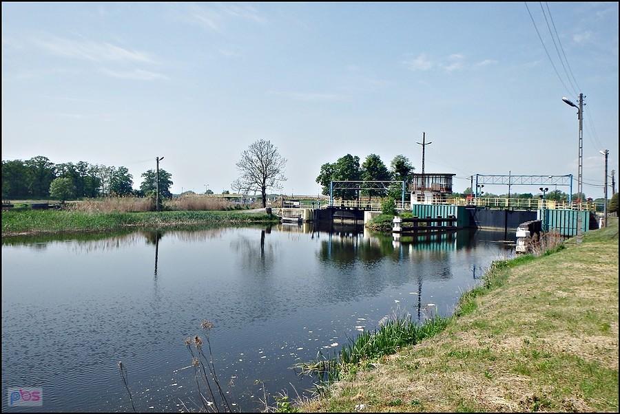śluza na Odrze w okolicach Mikolina