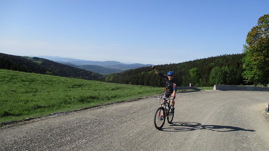 Na Przełęczy Puchaczówka (864 m) zdarli asfalt