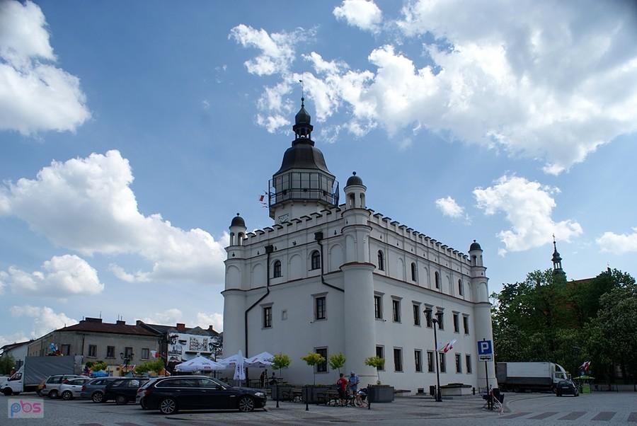 Ratusz i Rynek w Szydłowcu