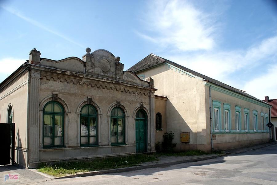 Przed Synagogą w Szydłowcu