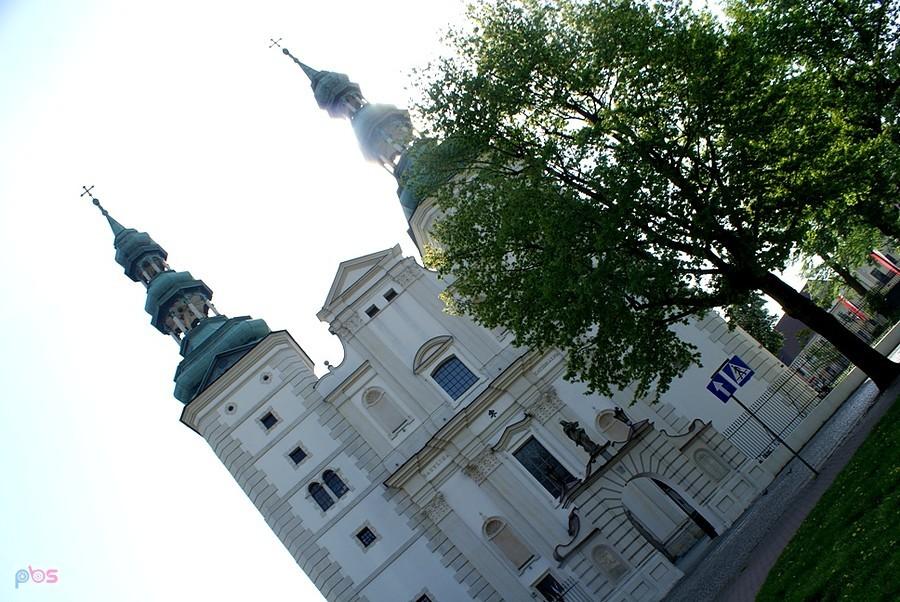 Przed Katedrą w Łowiczu