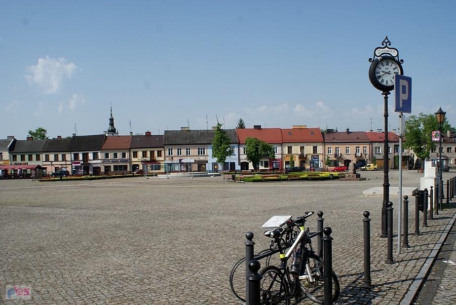 Na Trójkątnym Rynku w Łowiczu