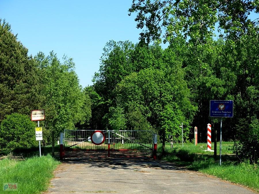 Przed nieczynnym przejściem granicznym z Białorusią w Krynkach
