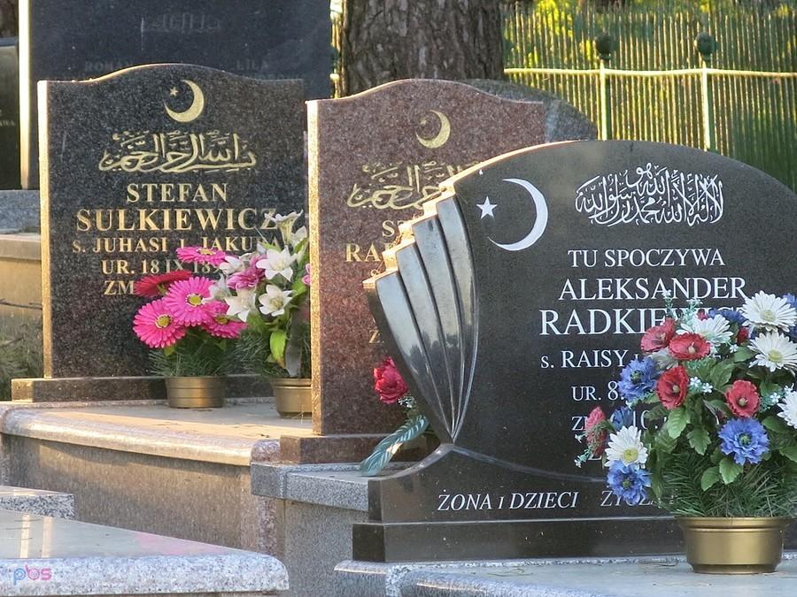 Na cmentarzu muzułmańskim w Bohonikach
