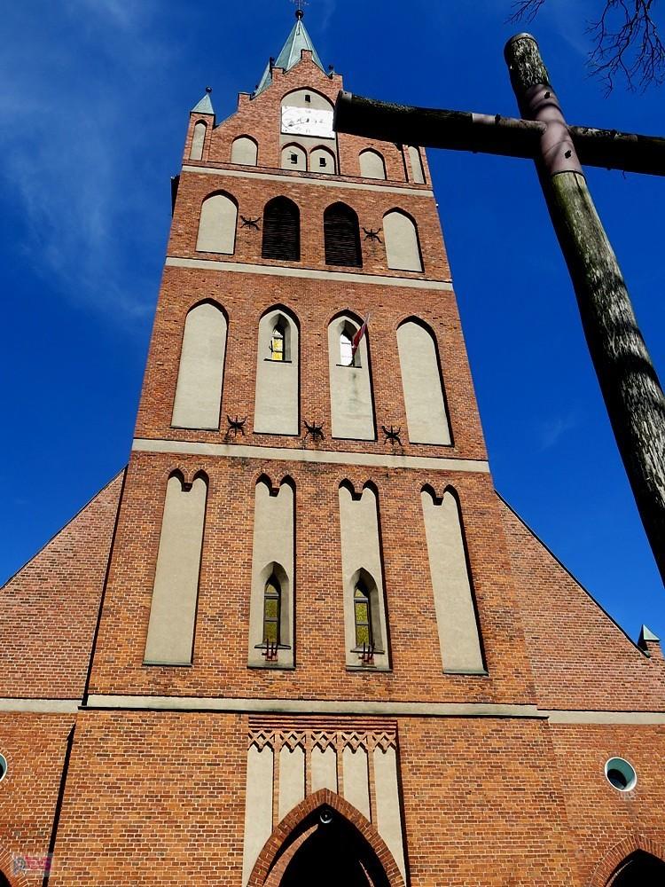 Przed kościołem w Ełku