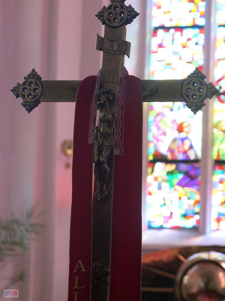 W bazylice, przy ołtarzu na krzyżu też jest czaszka