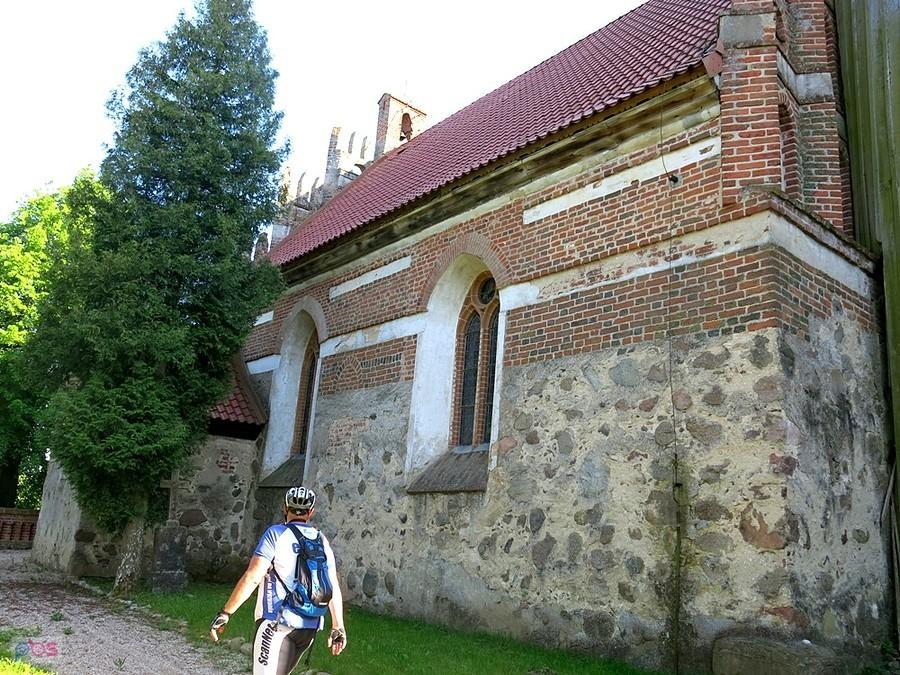 Sułowo - pod gotyckim kościołem