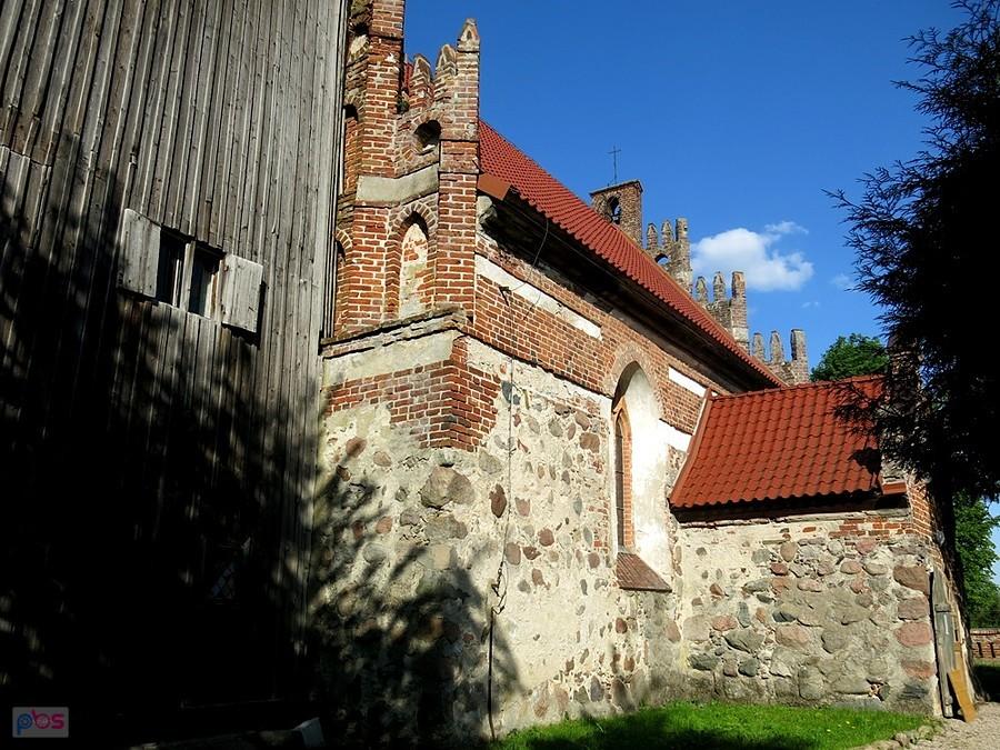 Sułowo - kościół św. Krzyża z XIV w.
