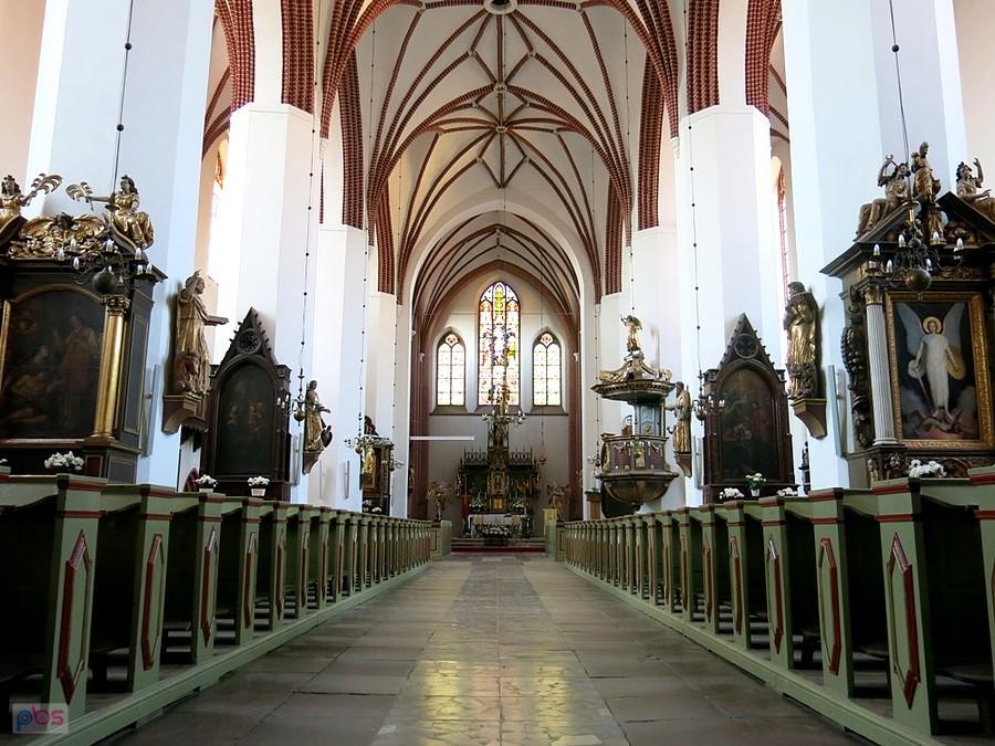 Nawa główna w kolegiacie lidzbarskiej