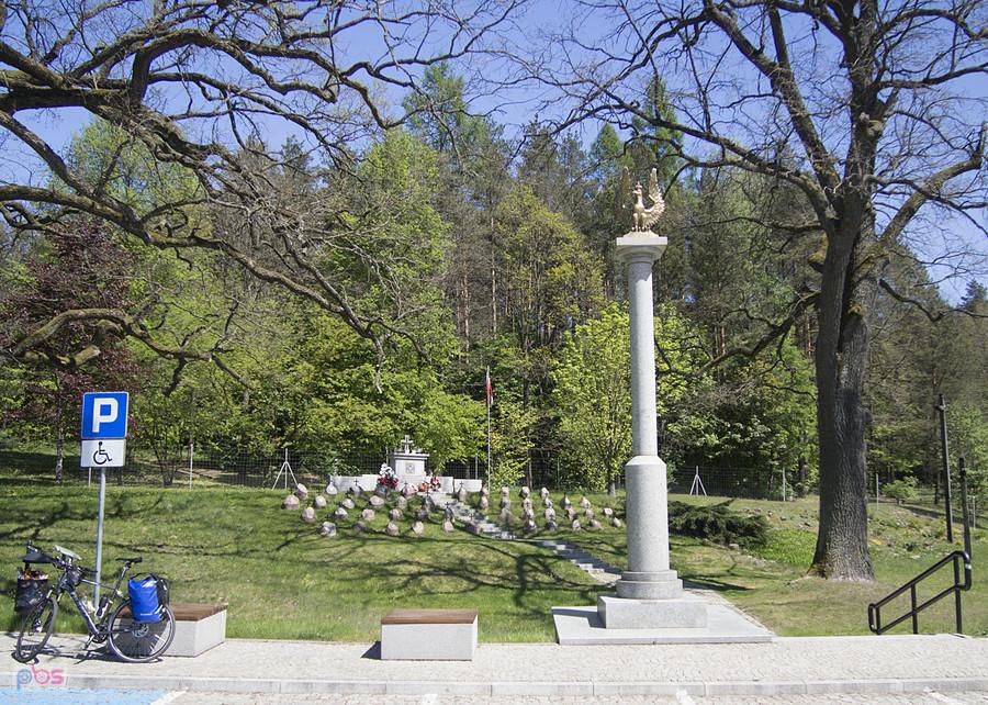 Przed pomnikiem powstańców z 1831
