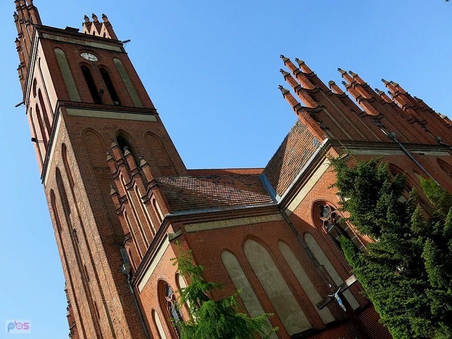 Pod kościołem w Pieniężnie