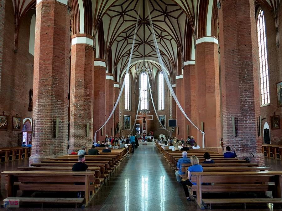 Wnętrze braniewskiej bazyliki