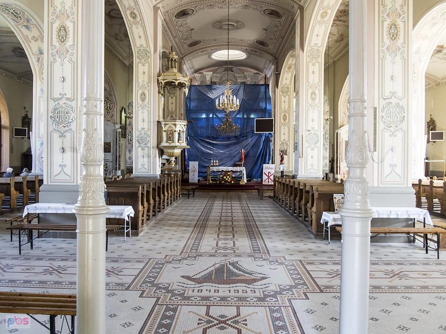 Wewnątrz kościoła św. Antoniego Padewskiego