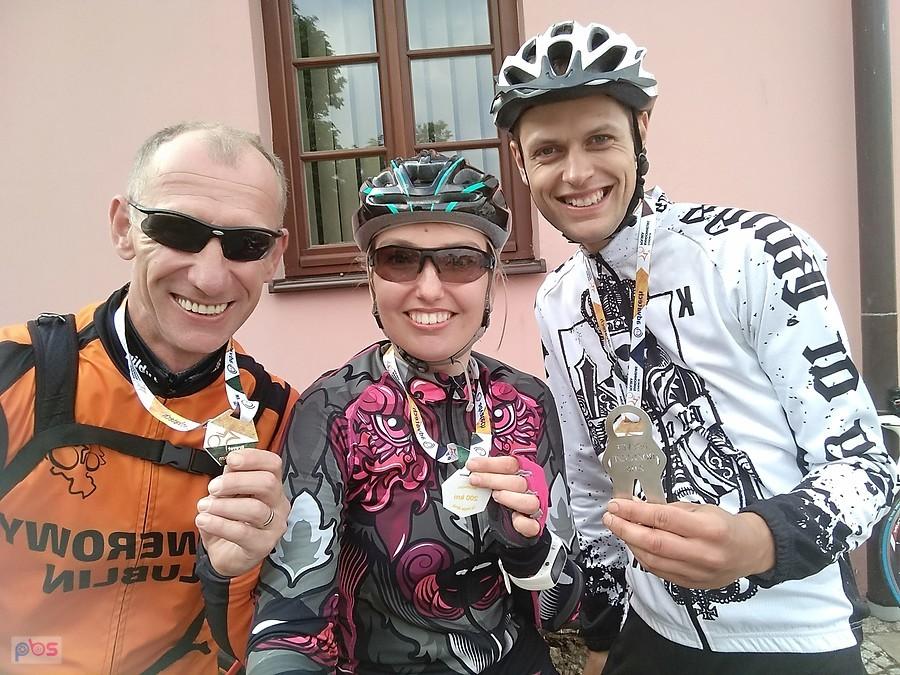 Mariusz, Paulina i ja z medalami na mecie