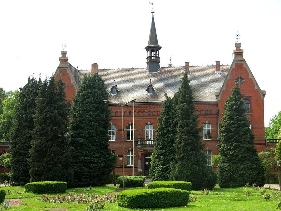 Przed Szpitalem Psychiatrycznym w Starogardzie Gdańskim