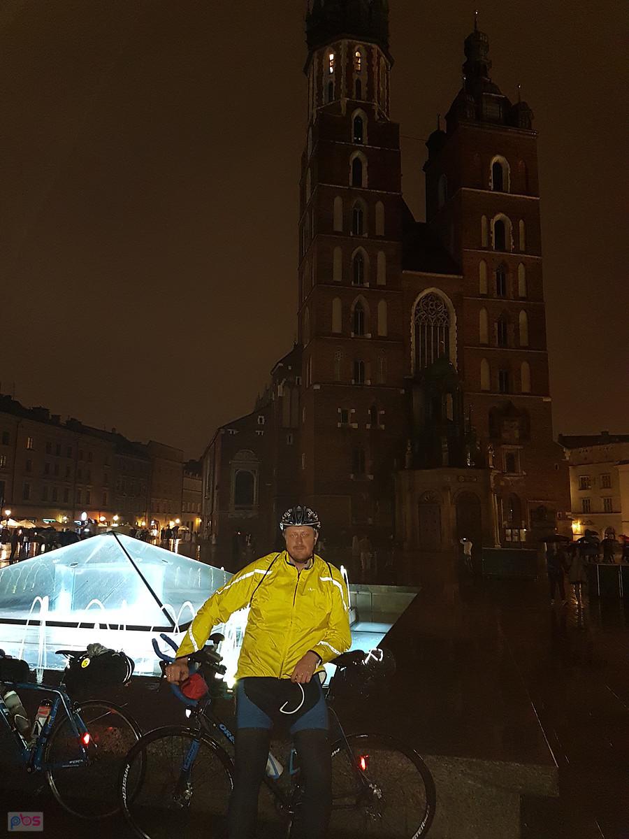 Obowiązkowe foto na starówce w Krakowie