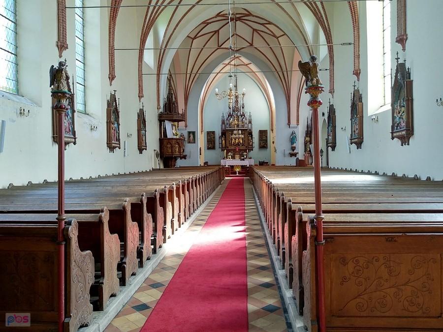 Wewnątrz kościoła pw. Św. Augustyna i Św. Anny w Babiaku