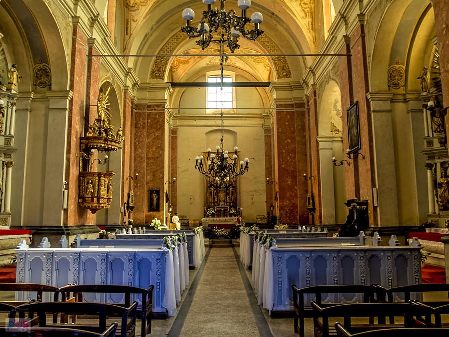 Wnętrze sanktuarium w Krośnie