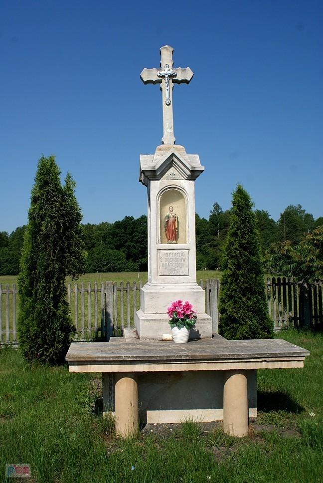 Krogulec - przed kapliczką