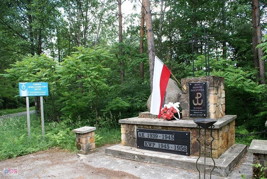 Pomnik przed Wolą Życińską