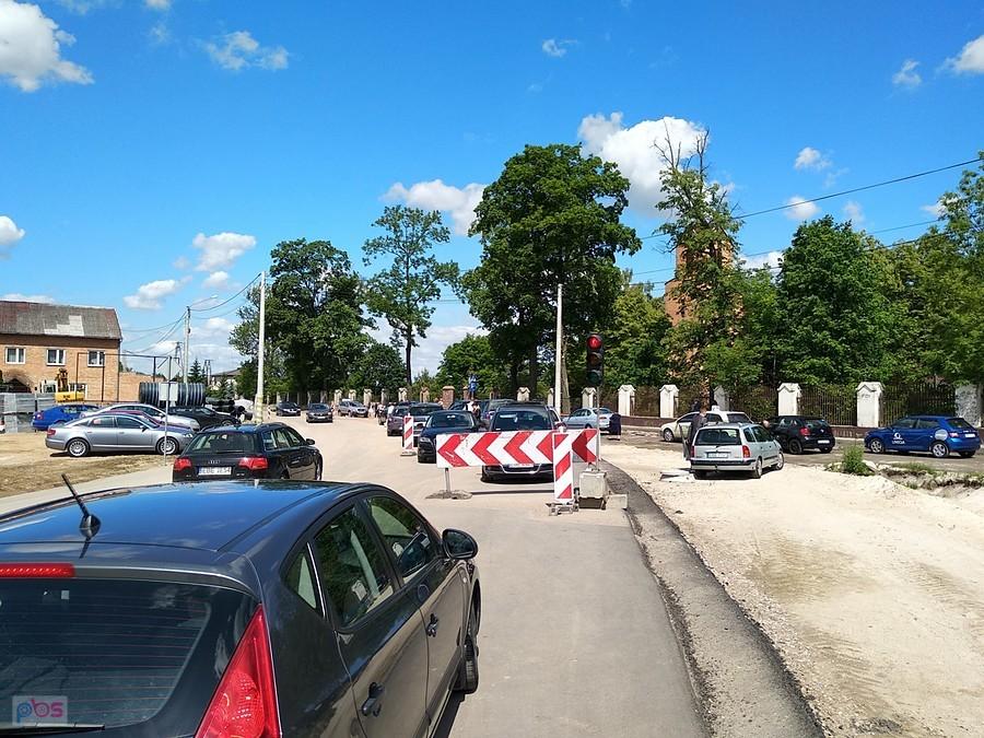 Rozkopane, że hej... gorzej, że kierowcy nie stosują się do sygnalizacji