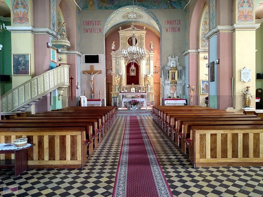 wnętrze kościoła w Sulmierzycach