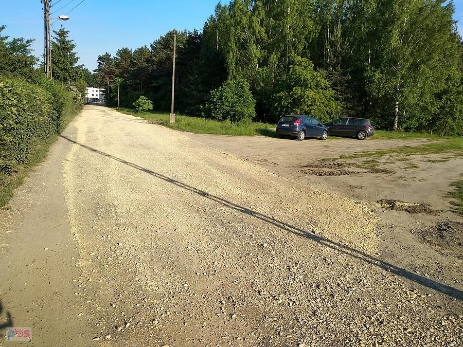 Te kamyki chyba niewiele pomogą na Bałtyckiej