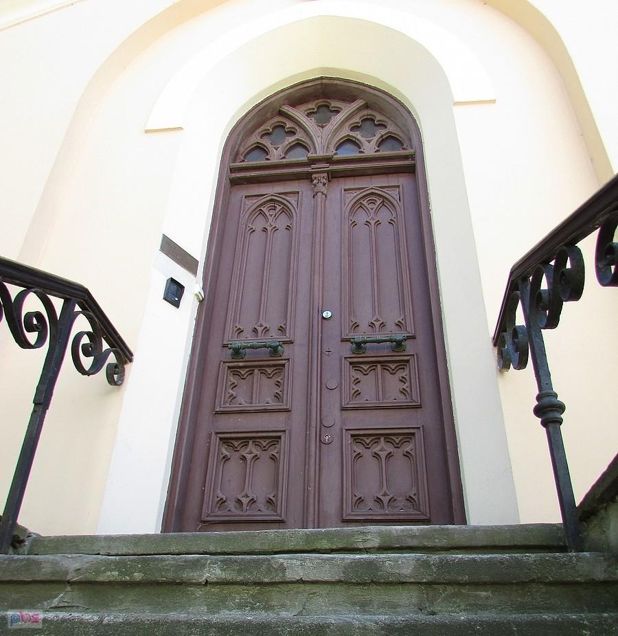 Wejście do Biblioteki Synodu