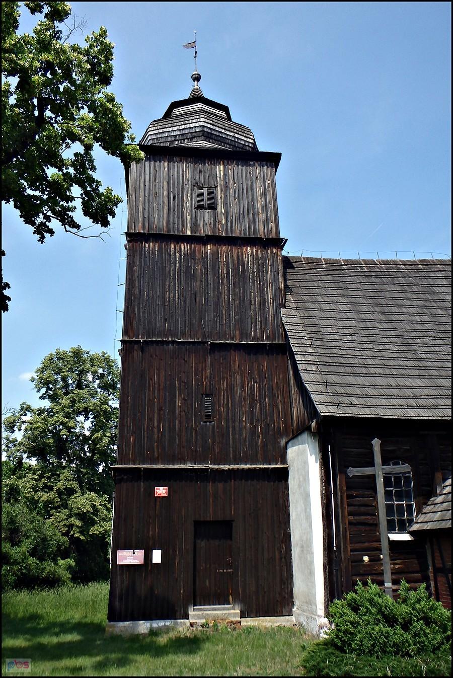 Kościół w Obórkach, zabytkowy i drewniany