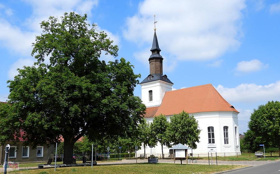 Kościół w centrum miejscowości Rothenklempenow.