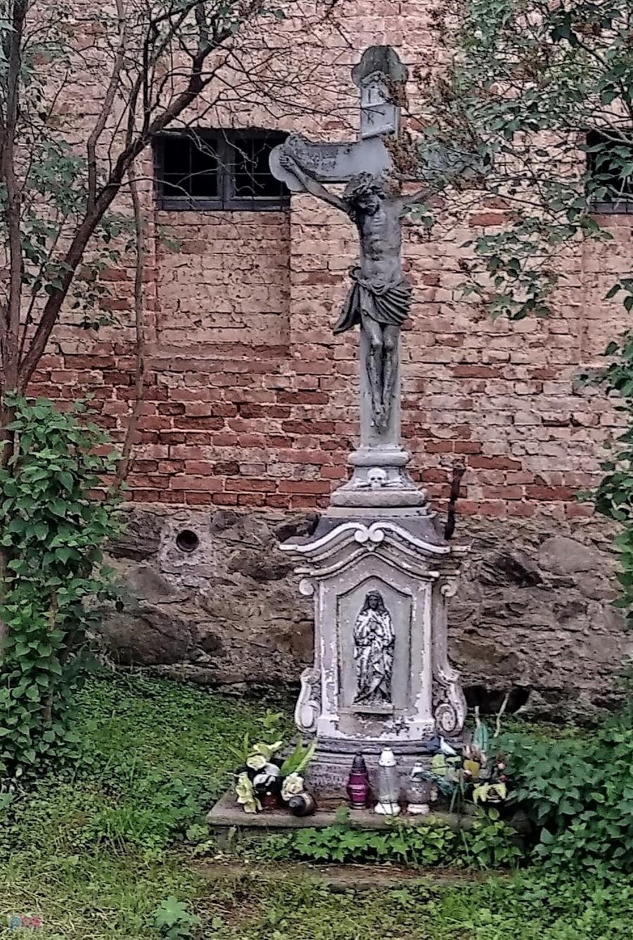 Przydrożny Krzyż z czaszką :)
