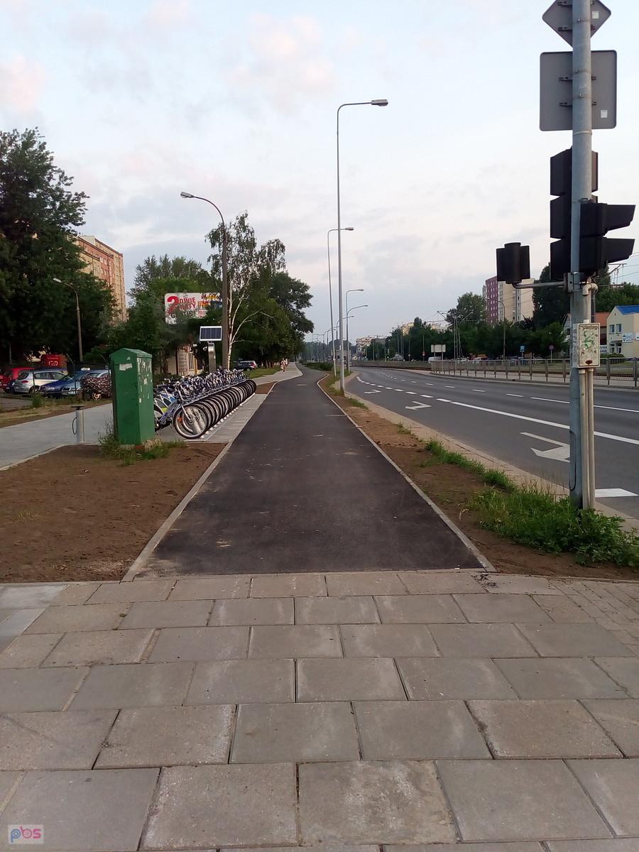 Nowa ddr zaczyna się oczywiście na chodniku..