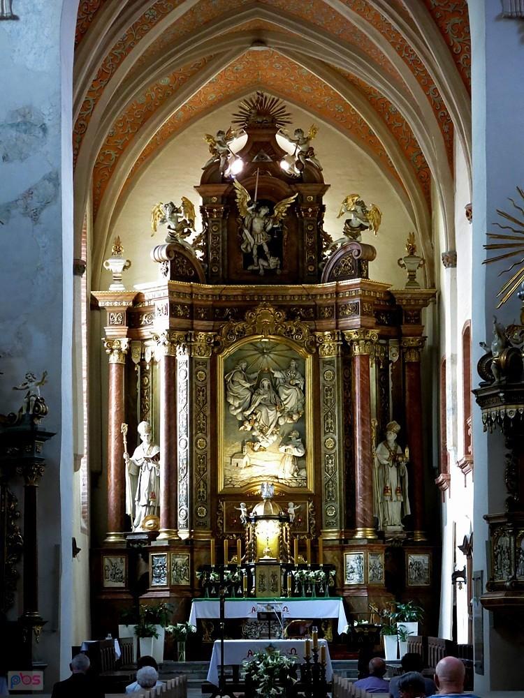 Ołtarz główny - parafia pw. św. Trójcy w Opolu