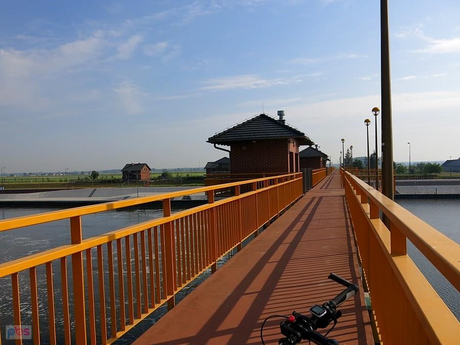 Kładką nad Odrą