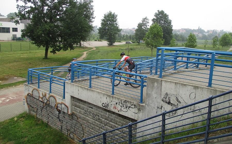 Fajny i kręty zjazd z wiaduktu