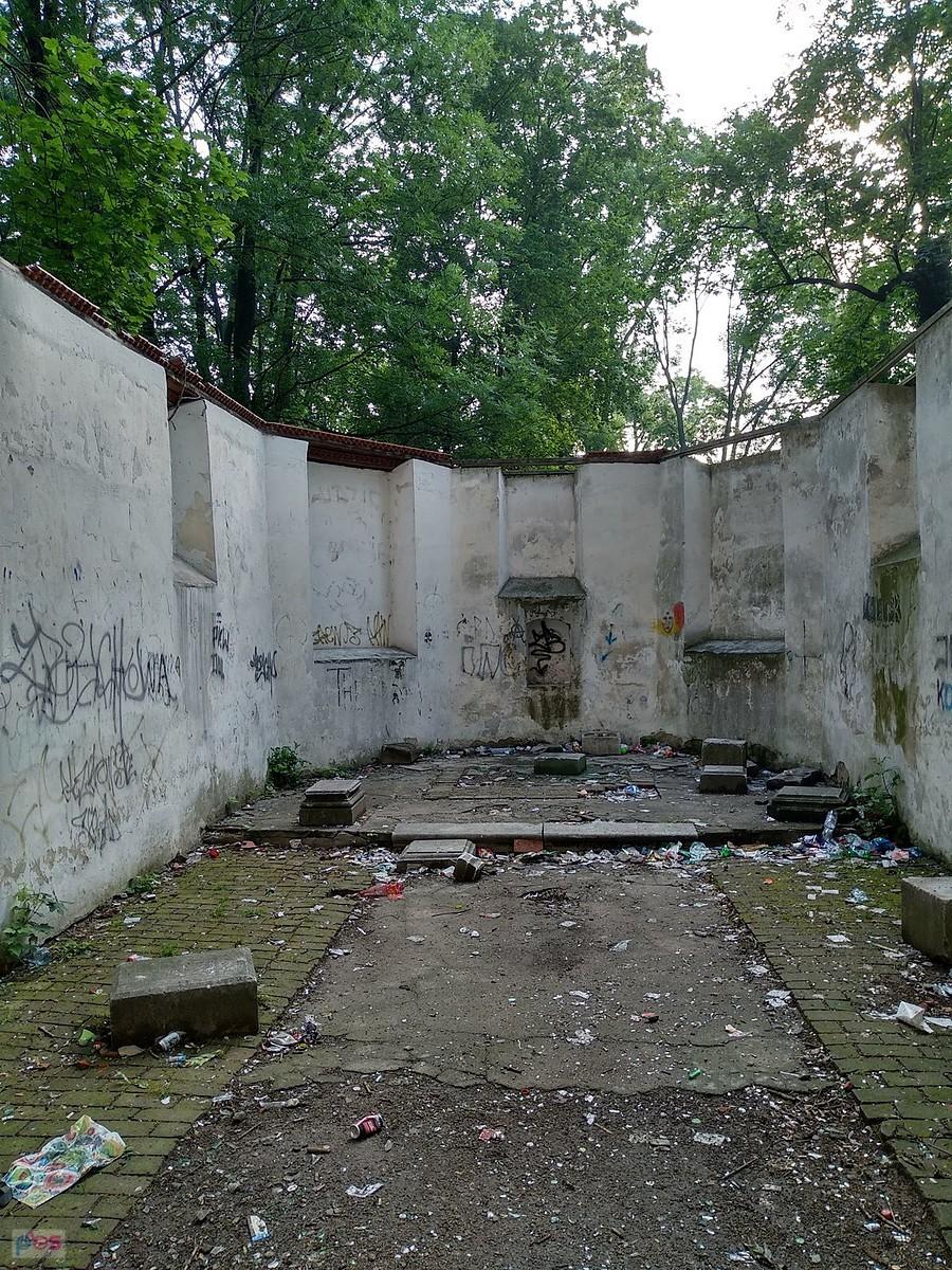 Pijaczki znalazły sobie miejsce... szkoda gadać.. .