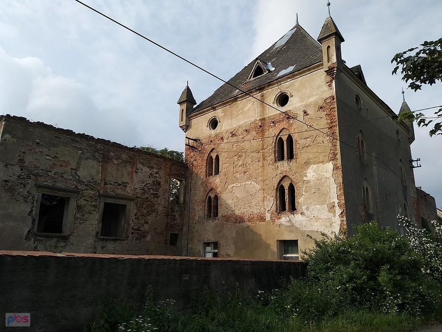 Dwór w Lisich Kątach
